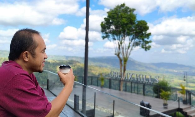 Menikmati Senja di Ketinggian: Cerita dari Obelix Hills