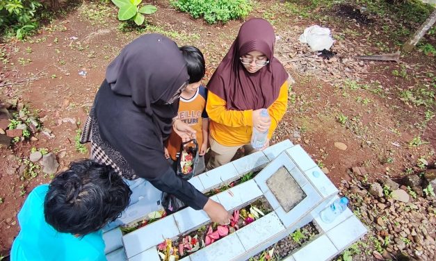 Pulang ke Makam, Pulang ke Bakti: Tentang Ziarah, Silaturahmi, dan Doa yang Tak Pernah Putus