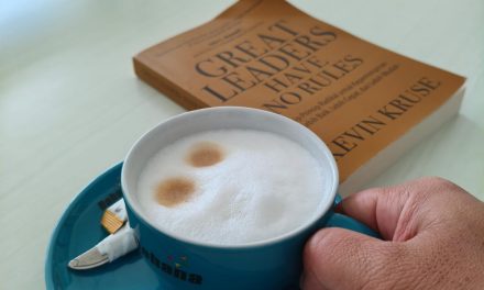 Dari Pos Kota Sampai Buku Kerja: Kebiasaan Membaca yang Diam-diam Mengubah Saya