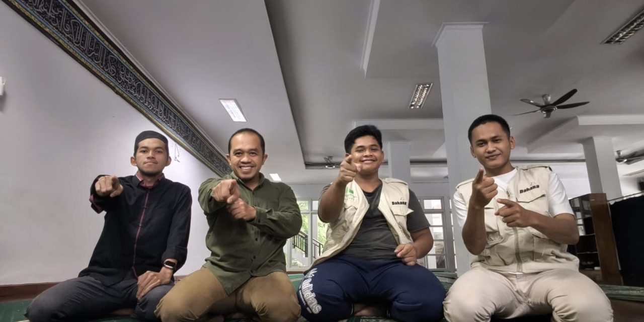 Americano, Hujan Sore, dan Nama yang Tertinggal di SK