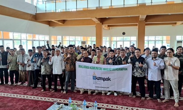Menjemput Gema Adzan Dua Dekade Mendatang: Sebuah Renungan dari Selasar Masjid